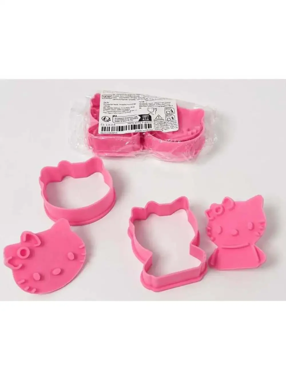 🎀 Hello Kitty-Inspired Fruit & Sandwich Mold Set – 2 Piece Set – New 🎀